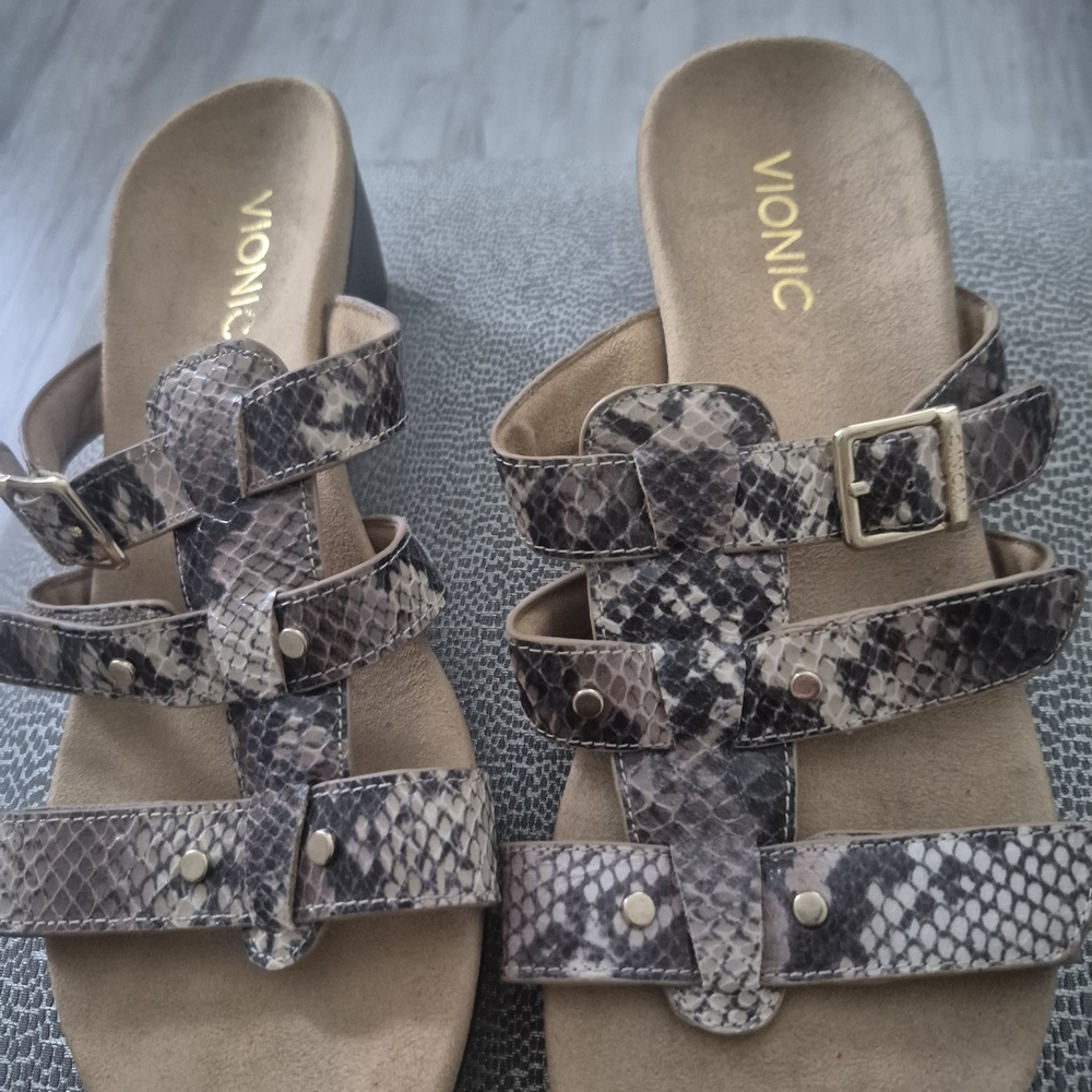 Vionic Brown Sandals with Statement Bow